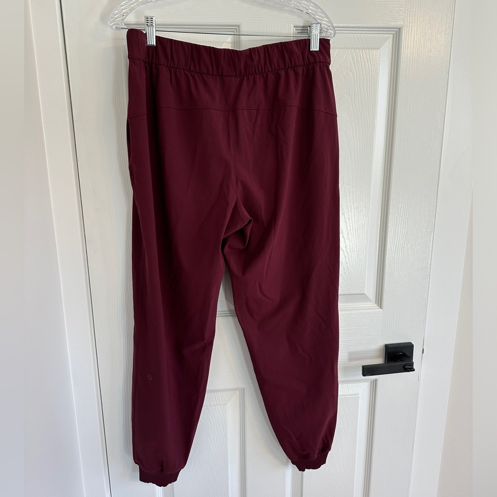 Lululemon “on the fly” jogger size 10